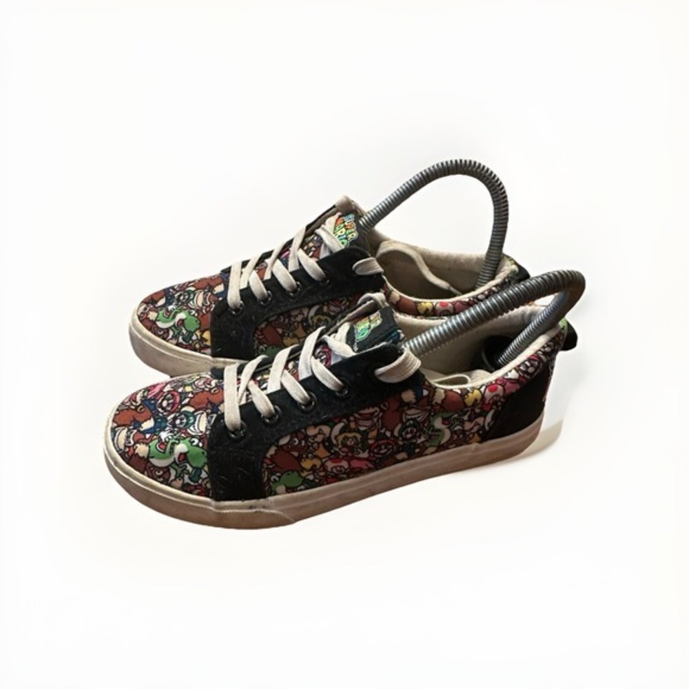 Official Nintendo Ground Up Super Mario Bros Shoes Youth size 4 Low Canvas